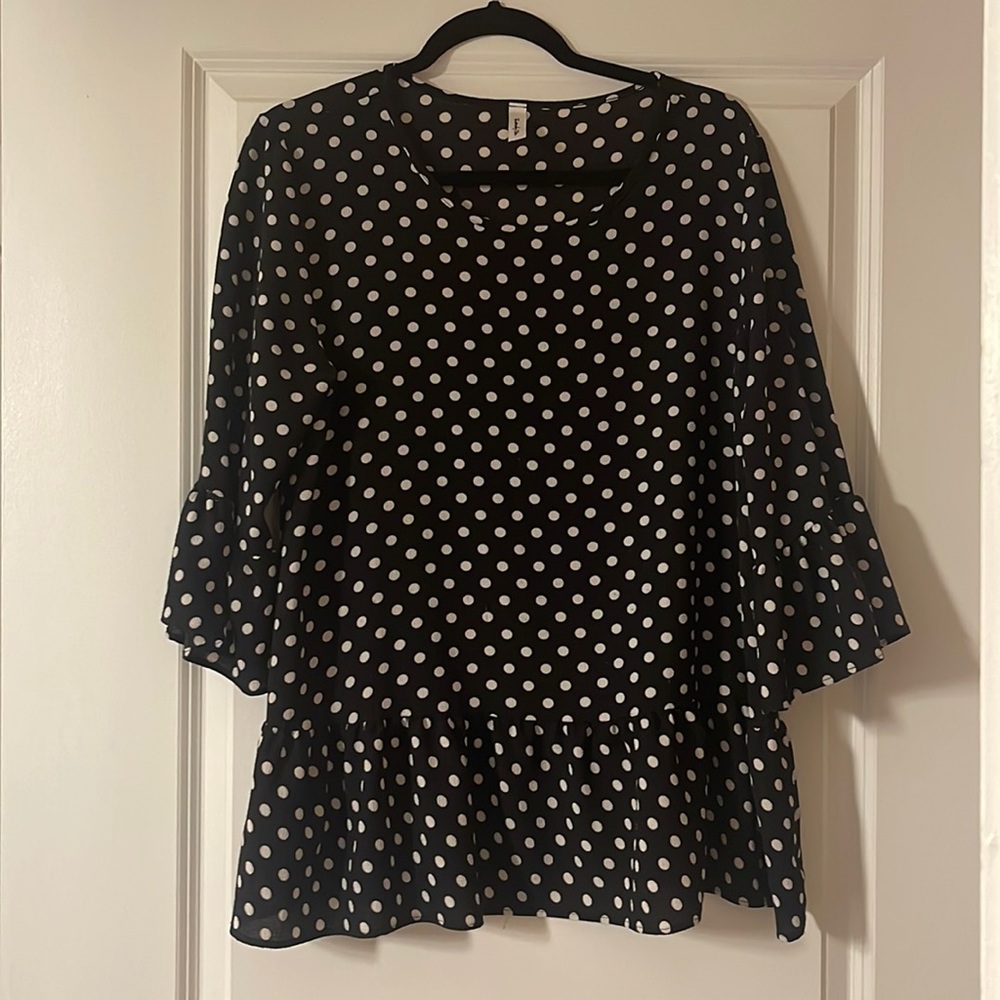 Black with white polka dot peplum blouse. Size xl.